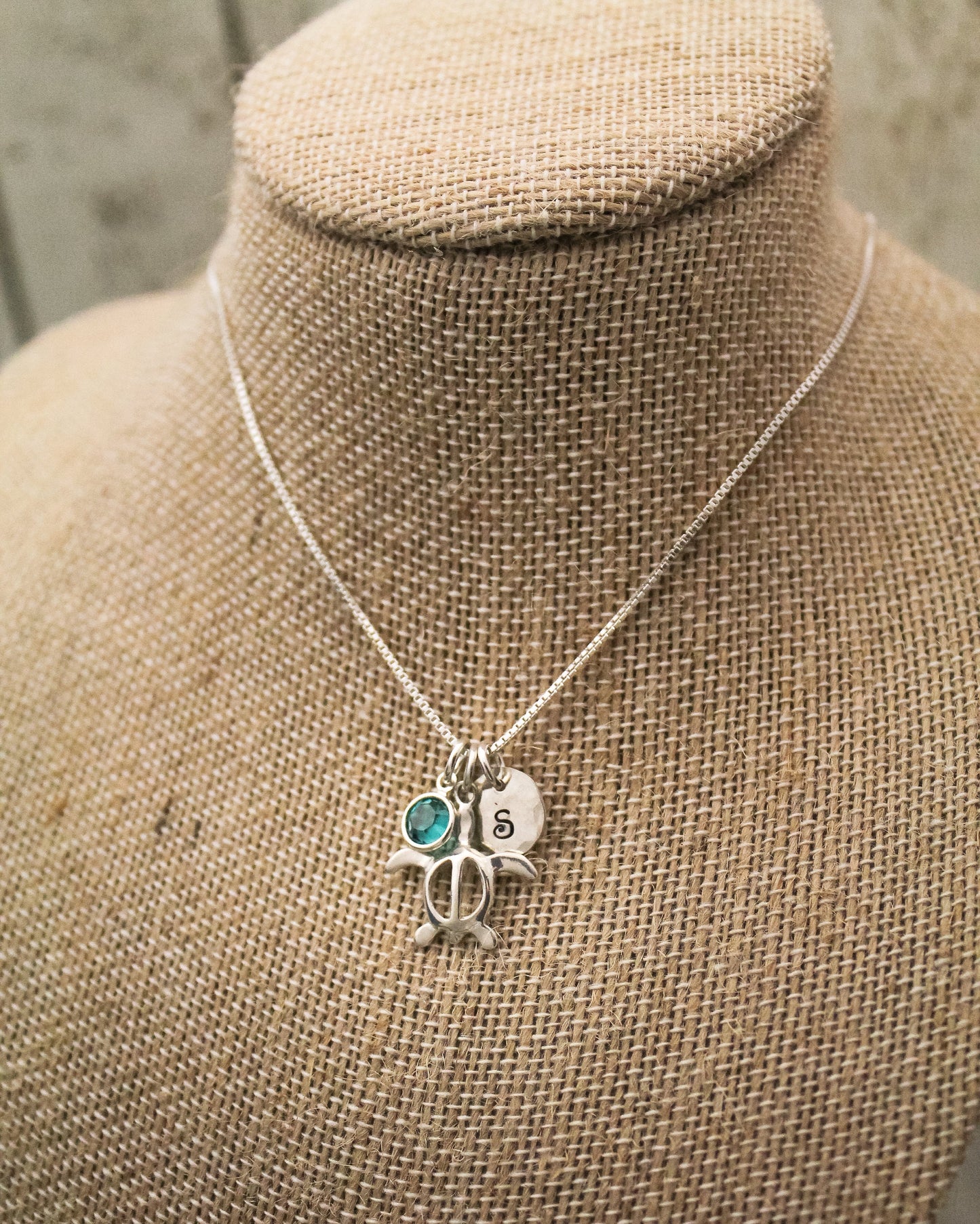 Sea Turtle Honu Necklace, Honu, Birthstone and Initial Charm Necklace, Hawaiian Turtle Necklace, Hawaii Honu Jewelry, Cruise Beach Jewelry