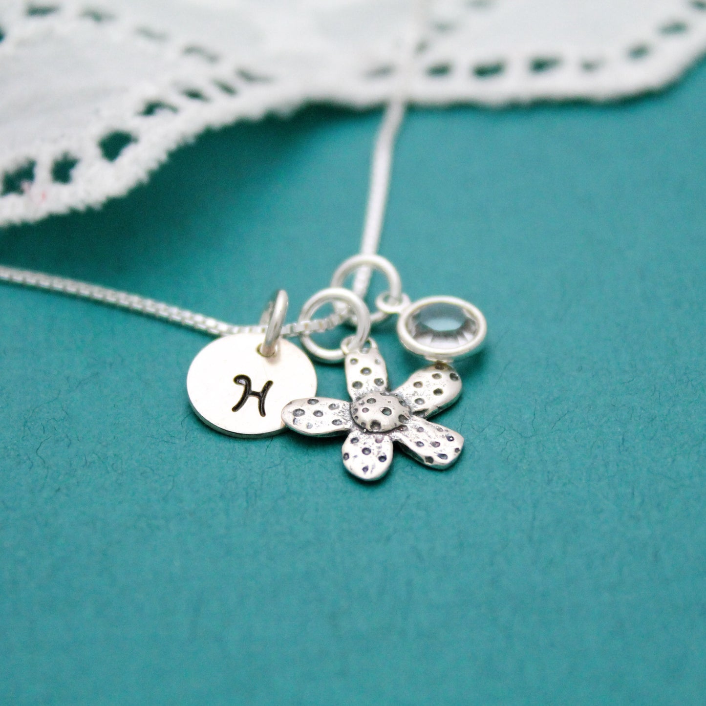 Initial and Cute Daisy Flower Necklace in Sterling Silver Hand Stamped Personalized Jewelry, Birthstone Jewelry for Her, Cute Daisy Necklace