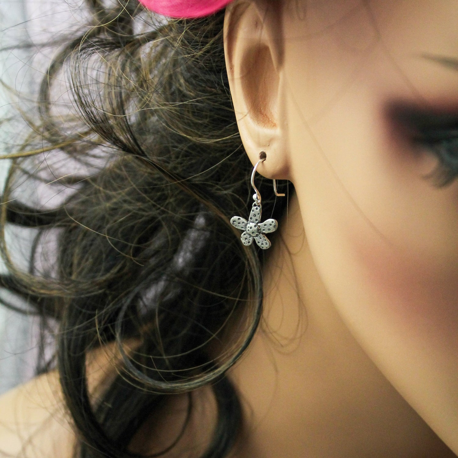 Cute Daisy Earrings, Sterling Silver Daisy Flower Earrings, Spring Flower Jewelry, Rustic Flower Earrings, Mother's Day Gift, Gifts for Her