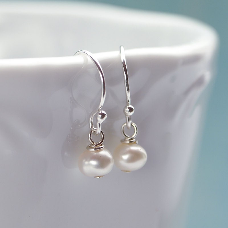Classic Pearl Earrings, Freshwater Pearl Earrings, White Pearl Earrings, Silver and Pearl Earrings, Bridesmaid Earrings